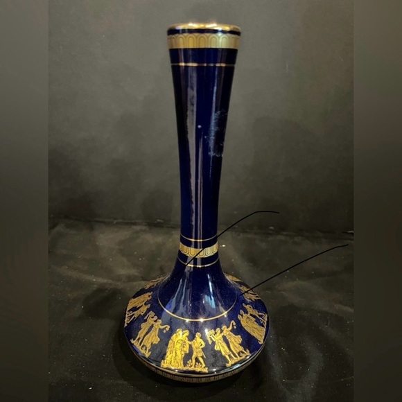 Elegant Blue and Gold Vase - Picture 1 of 5